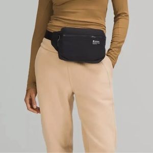 Clean Lines Belt Bag 2L